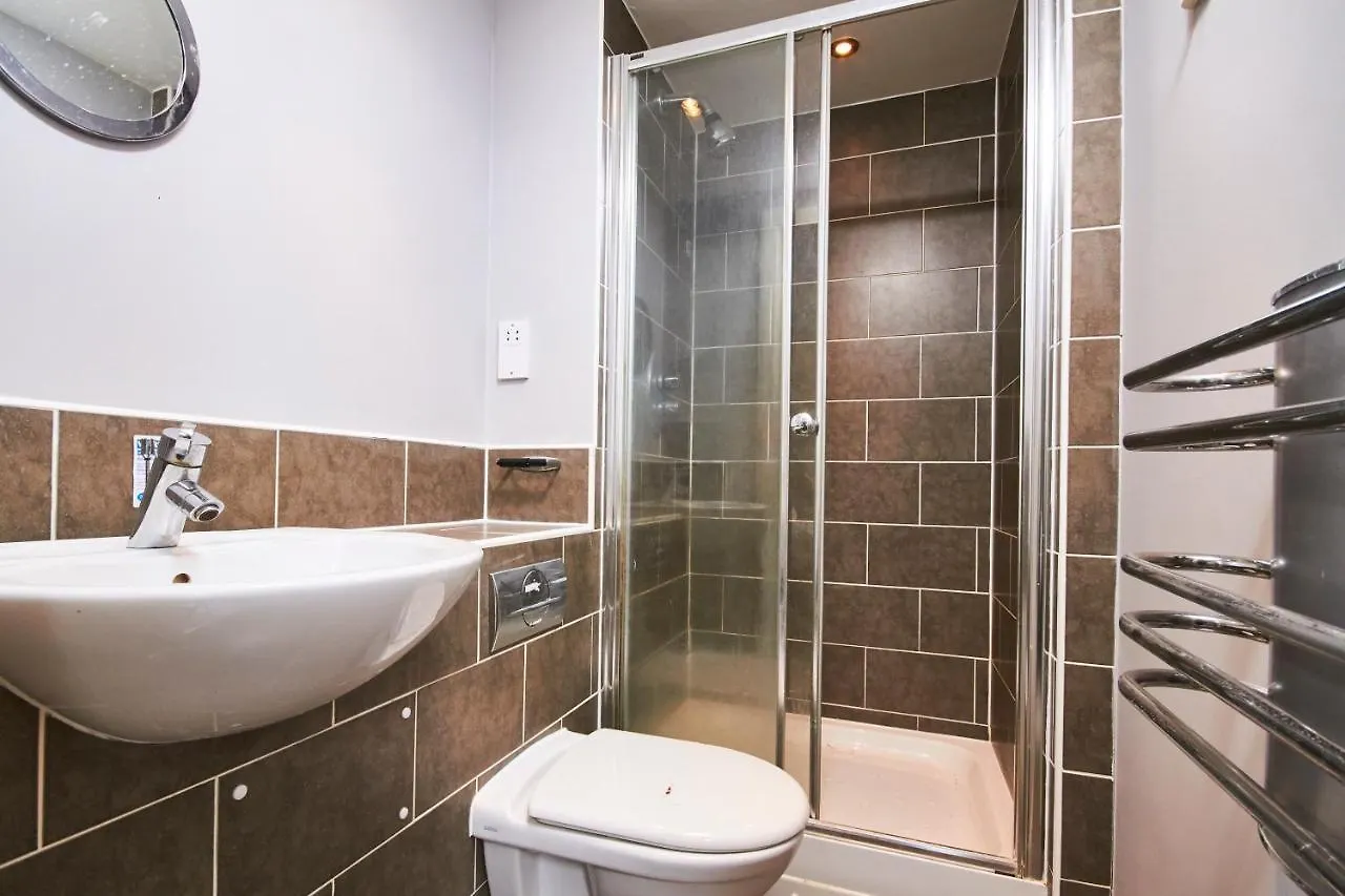 Executive Apartment -Sleeps 6 - Newly Refurbished Batley United Kingdom